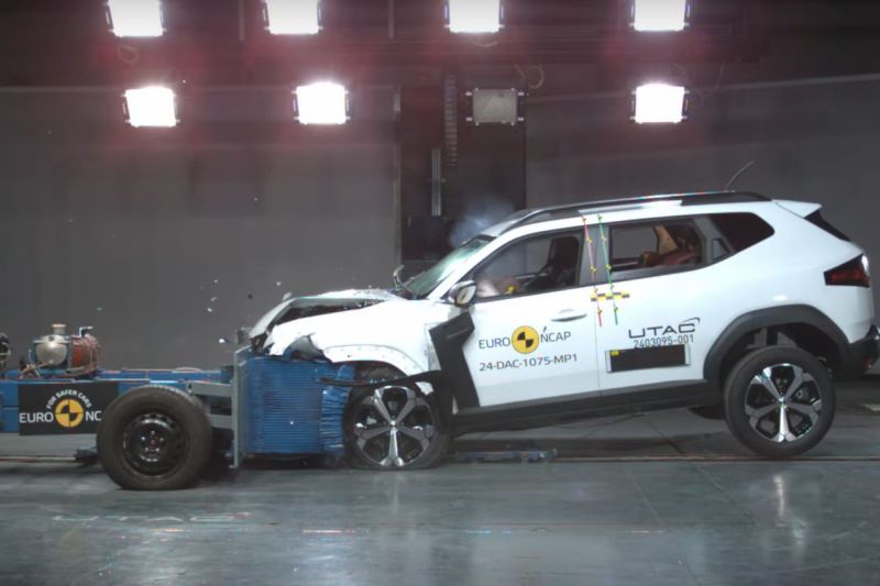 VIDEO Dacia Duster 3 a obținut trei stele la testele de siguranță EuroNCAP. Trei stele azi înseamnă mai mult decât acum cinci ani