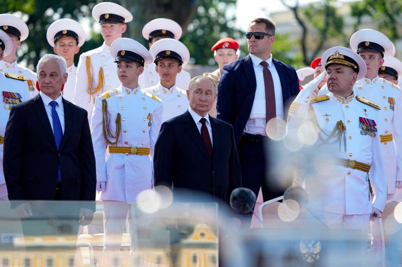 Vladimir Putin amenință din nou Occidentul și vorbește de o criză a rachetelor ca în perioada Războiului Rece
