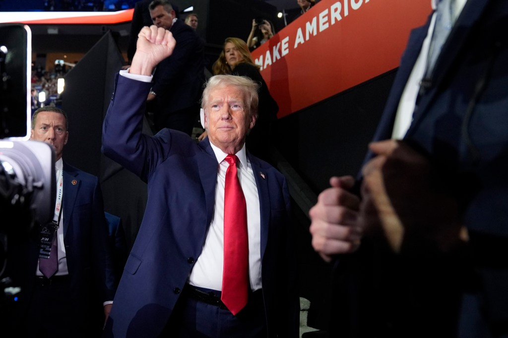 Prima apariția a lui Donald Trump la un eveniment public după tentativa de asasinat asupra sa. Foto: Evan Vucci / AP / Profimedia