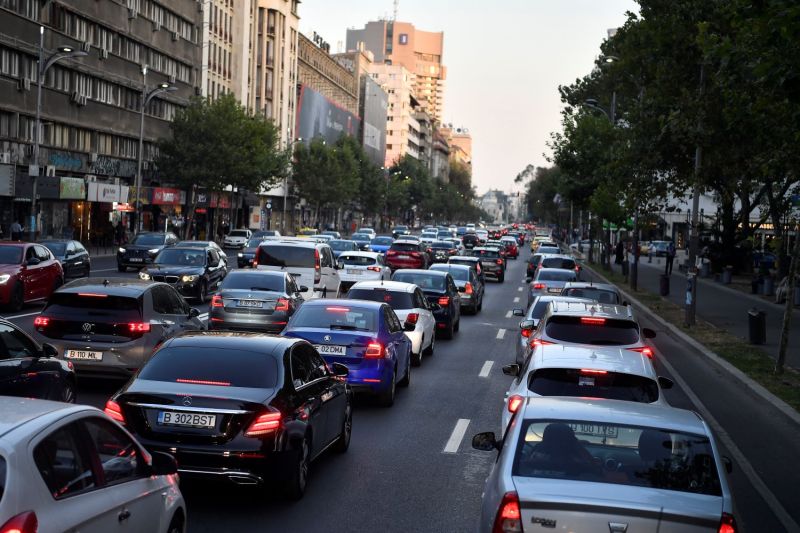 Aglomerație în București. Foto: Inquam Photos / Alex Nicodim