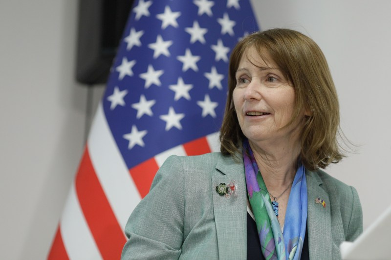 Ambasadoarea SUA la Bucureşti: Aşteptăm cu nerăbdare ca România să deschidă centrul de instruire F-16 în special pentru Ucraina
