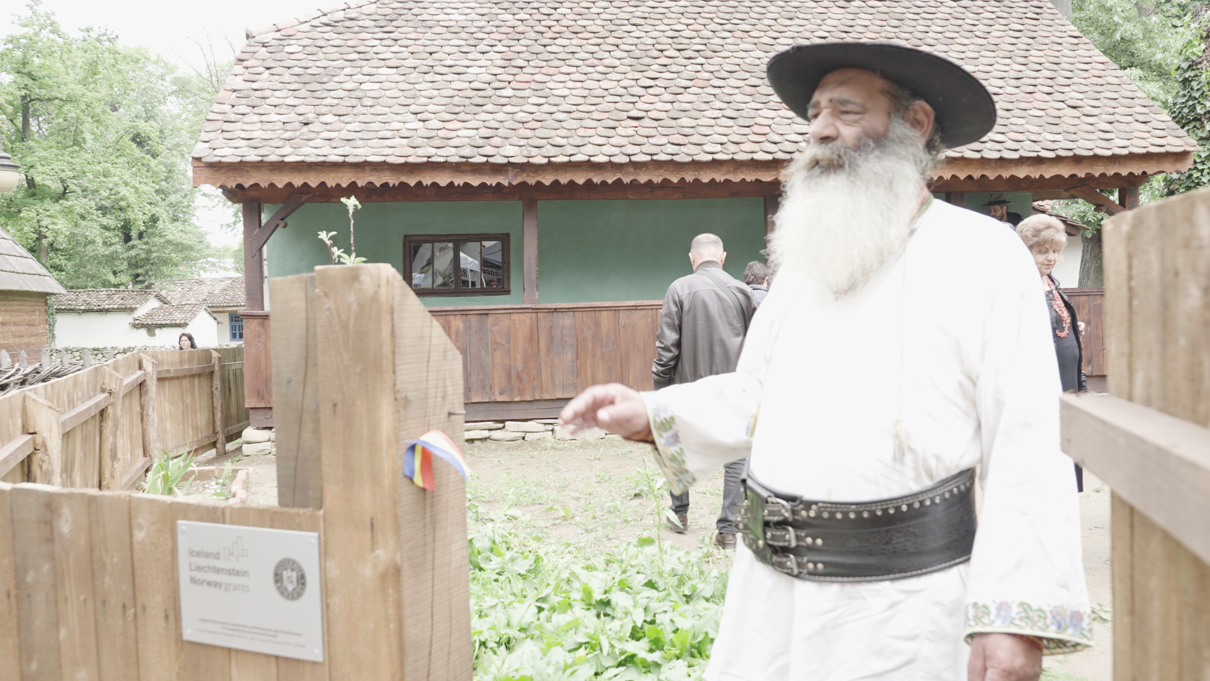 [P] Patrimoniul cultural al romilor, promovat la Muzeul Național al ...