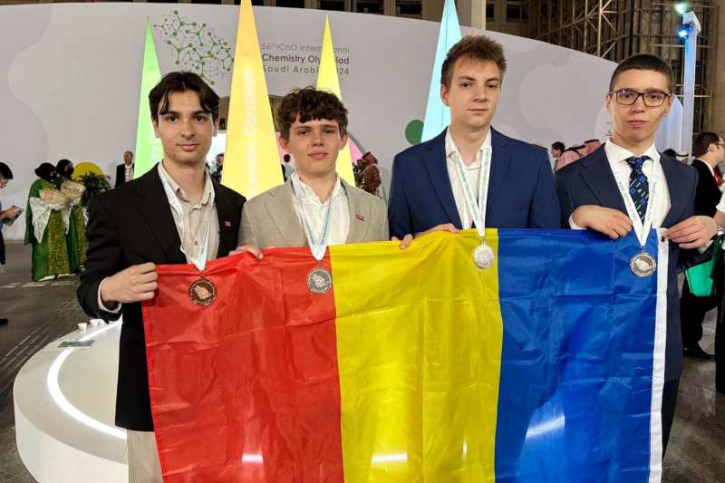 Trei medalii de argint și una de bronz pentru România, la Olimpiada Internațională de Chimie