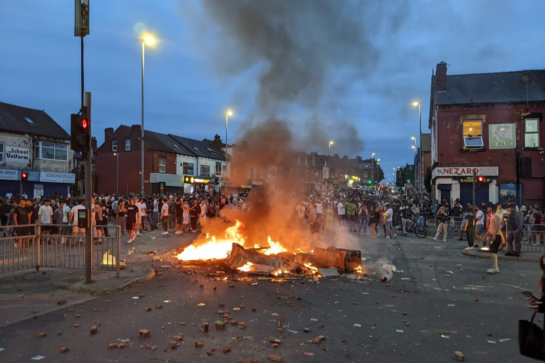 Nouă cetățeni români au fost reținuți după violențele din Leeds. Precizările MAE