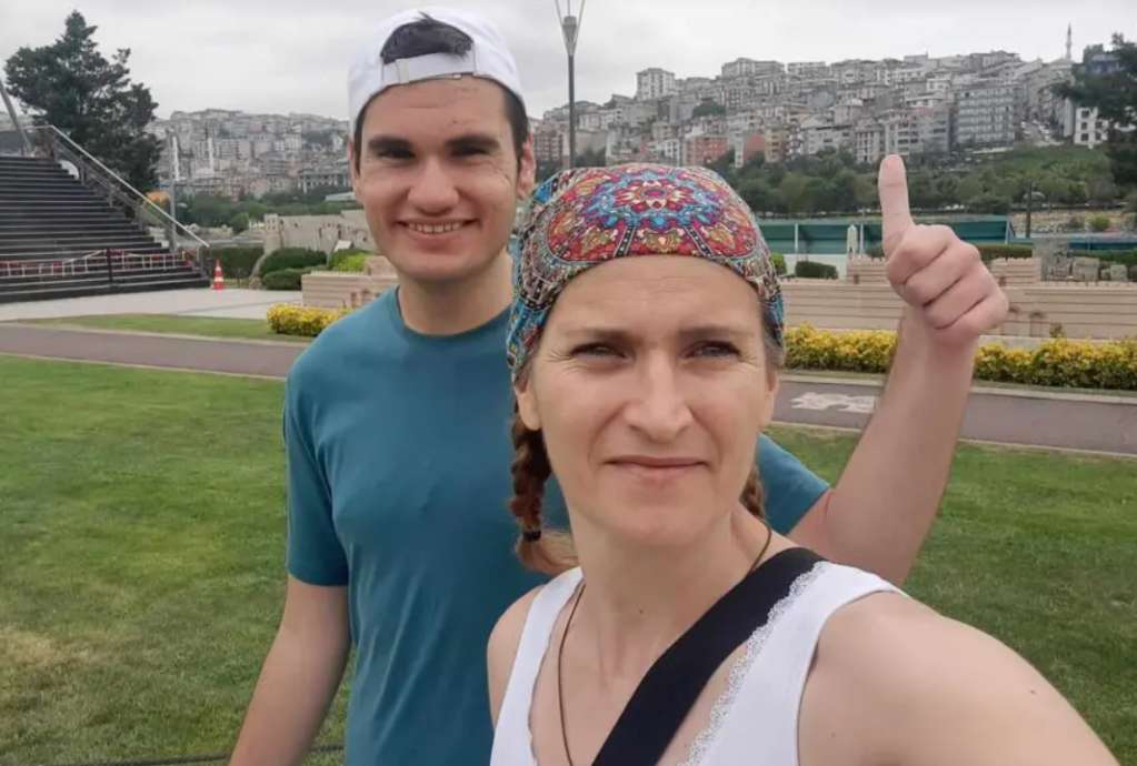 copil mama autism vizita