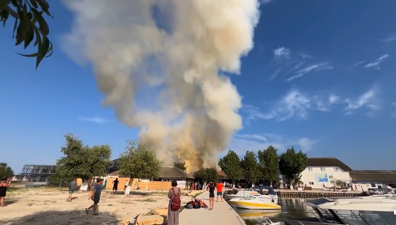 VIDEO Incendiu în satul de vacanţă Gura Portiţei din Deltă