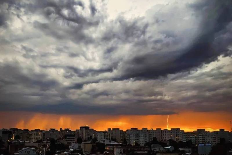 Furtună București, 2 iulie / FOTO: HotNews / Victor Cozmei