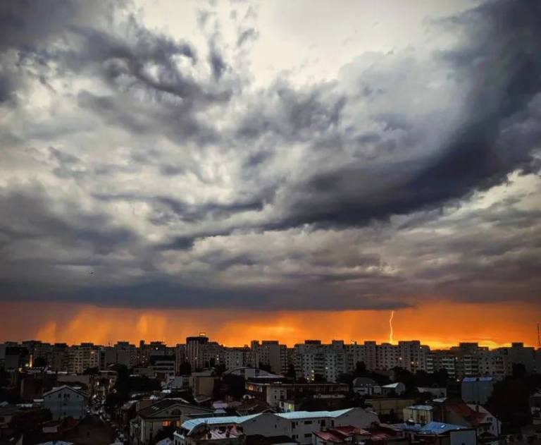 Furtună București, 2 iulie / FOTO: HotNews / Victor Cozmei
