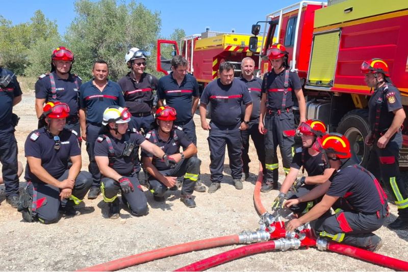 Pompierii români au început intervenția la incendiile din Franța. 40 de angajați ai IGSU îi vor ajuta pe colegii francezi