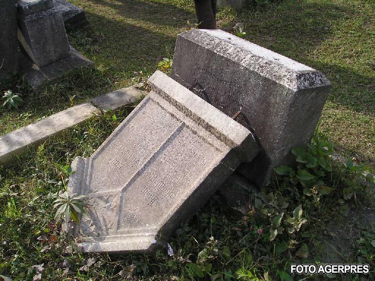 Cimitir vandalizat, Foto: AGERPRES