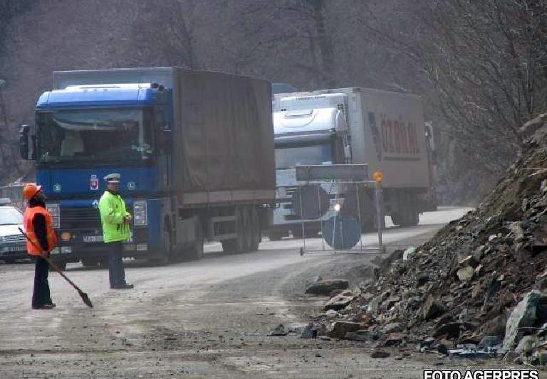 TIR-uri pe Valea Oltului, Foto: AGERPRES