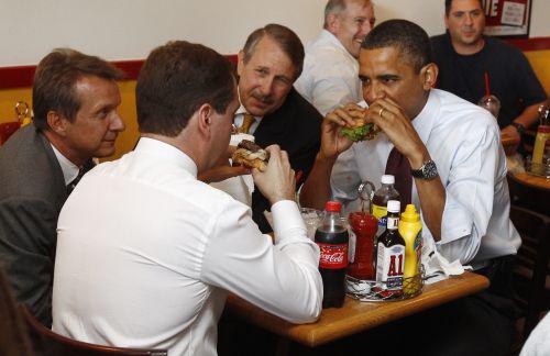 Obama cu burger, Foto: Reuters