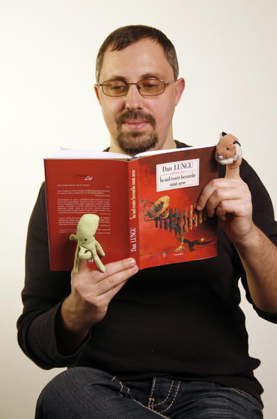 In iad toate becurile sint arse, de Dan Lungu, Foto: Polirom