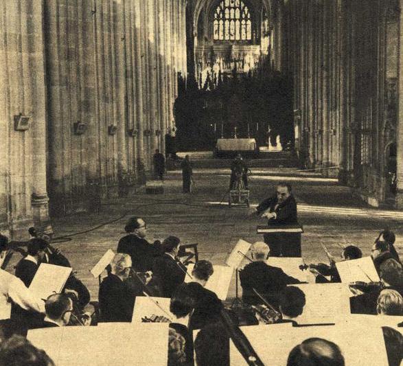 Constantin Silvestri dirijând Bournemouth Symphony Orchestra, Foto: ICR Londra