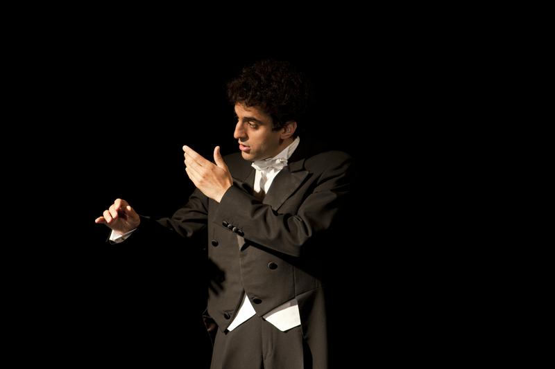 Dirijorul Christophe Mangou, Foto: Formatiile Muzicale Radio