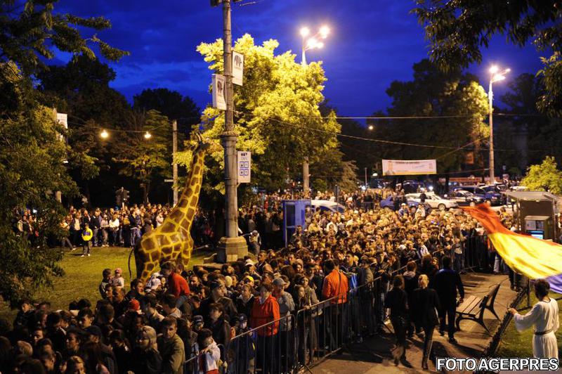 Coada in fata Muzeului Antipa (Noaptea Muzeelor 2012), Foto: Agerpres