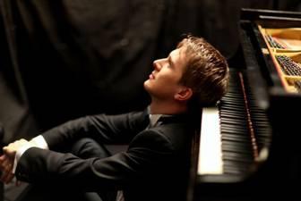 Pianistul Sergiu Tuhuţiu, Foto: ICR Londra