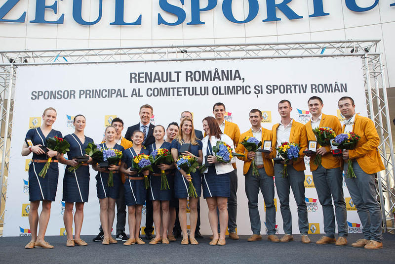 Fotografie de grup cu sportivii romani medaliati la JO 2012, Foto: Renault