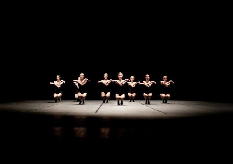 Falling Angels, omagiu adus balerinelor, in coregrafia celebrului Jiri ...