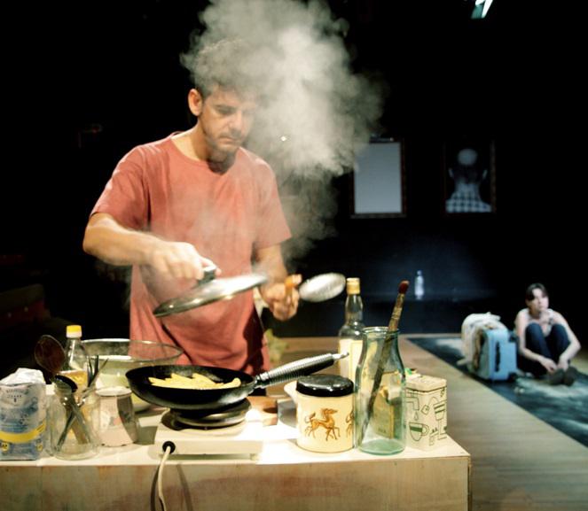 Scena din spectacolul „Dumnezeul de a doua zi”, Foto: ICR Londra