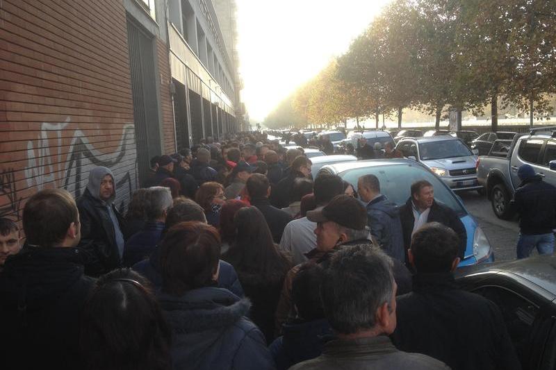 Coada imensa la sectie vot Torino, Foto: USER UPLOADED