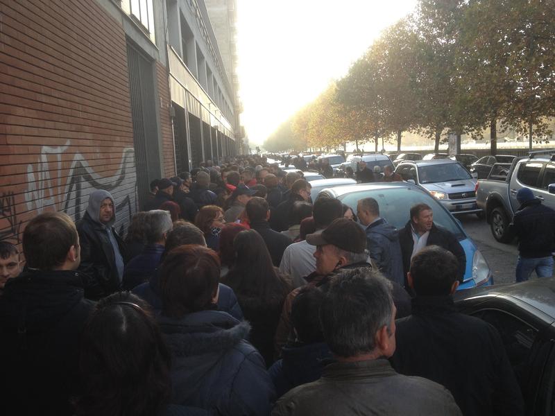 Coada imensa la sectie vot Torino, Foto: USER UPLOADED