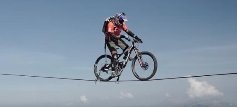 Kenny Belaey - mers cu bicicleta pe sfoara deasupra Alpilor, Foto: Captura YouTube