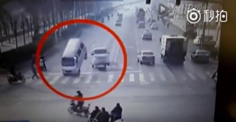 Misterul masinilor care leviteaza, Foto: Captura LiveLeak