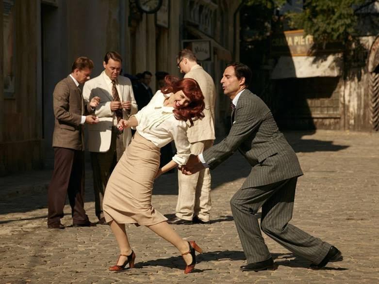 "Mai aproape de lun", regia Nae Caranfil, Foto: Poster