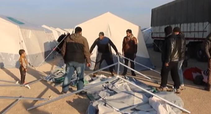 Refugiatii sirieni se aduna la granita cu Turcia, Foto: Captura YouTube
