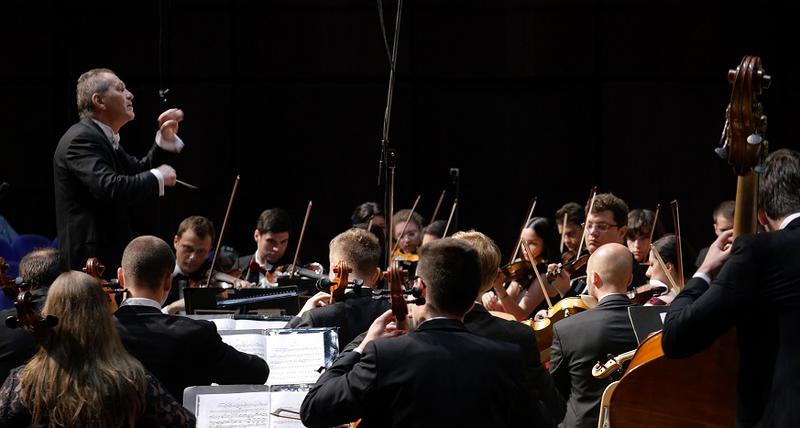 Orchestra Romana de Tineret: Foto Virgil Oprina, Foto: Tinerimea Romana