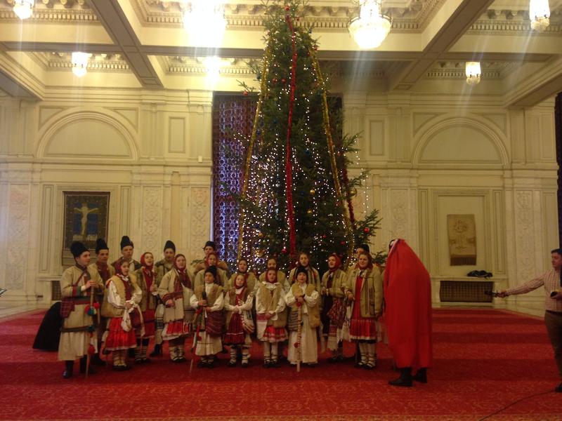 Grup de colindatori la Camera Deputatilor, Foto: Hotnews