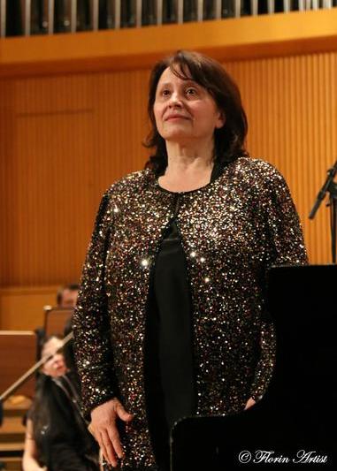 Pianista Dana Borsan, Foto: Orchestrele si Corurile Radio