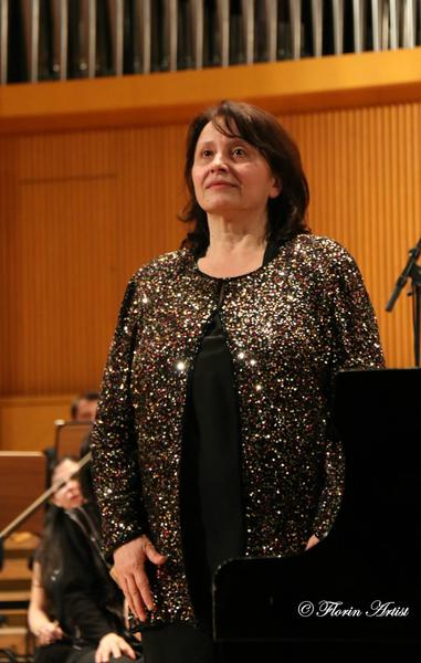 Pianista Dana Borsan, Foto: Orchestrele si Corurile Radio