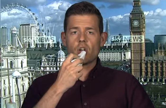 Un expert politic isi mananca volumul despre Brexit, Foto: Captura SkyNews