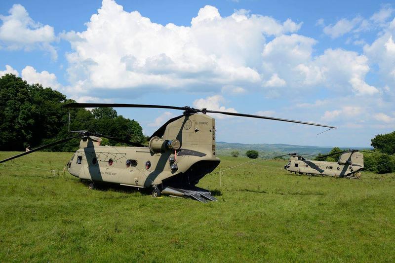 Elicoptere militare Chinook in poligonul Cincu, Foto: MApN - Nicusor Comanescu