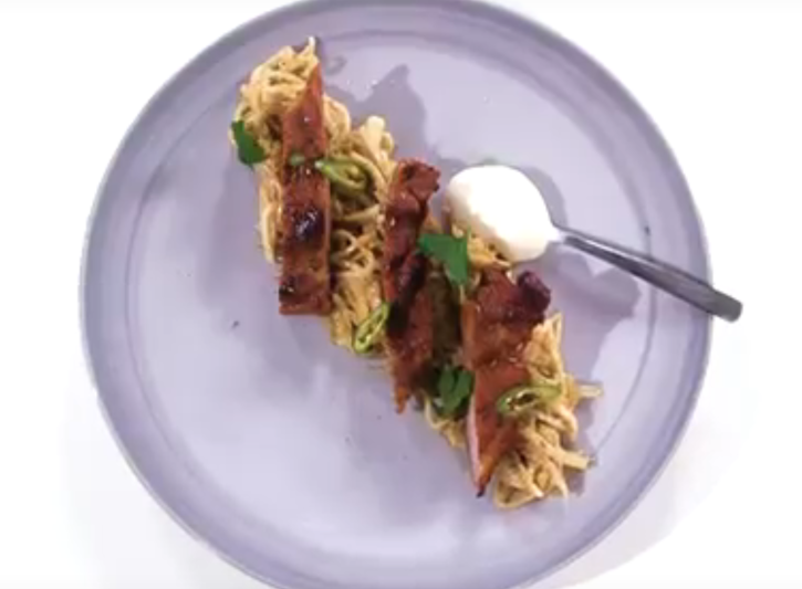 Ceafa de porc marinata cu salata de telina, Foto: Penny Maket Romania