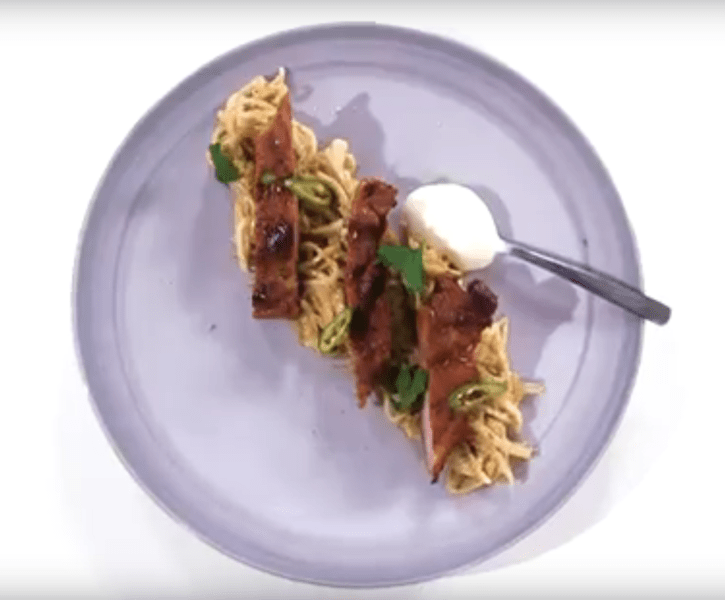 Ceafa de porc marinata cu salata de telina, Foto: Penny Maket Romania