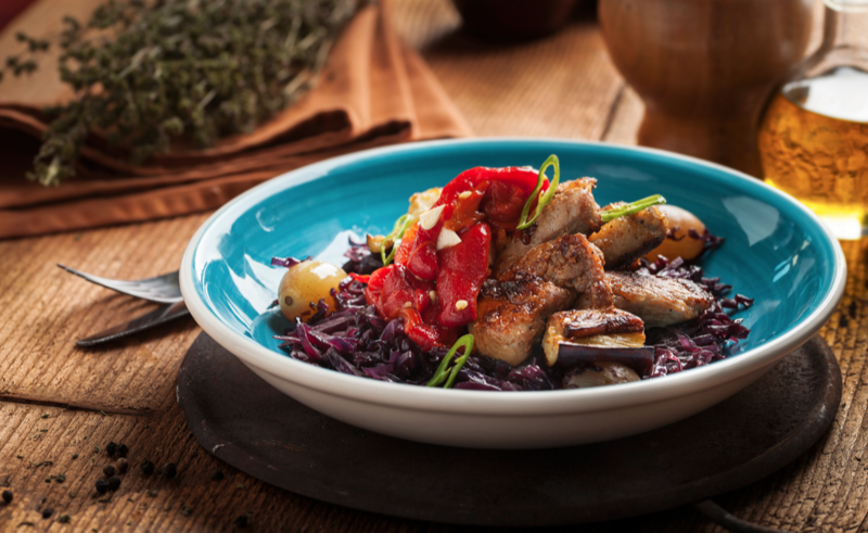 Carne romaneasca cu trei garnituri, Foto: Penny Maket Romania