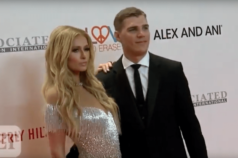 Paris Hilton si Chris Zylka, Foto: Captura YouTube