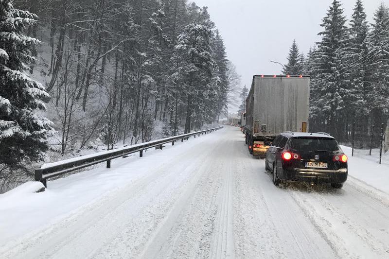 DN1 blocat la intrare in Azuga, Foto: USER UPLOADED