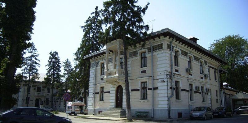 Femeie din Iași prinsă în flagrant mâncând un porumbel