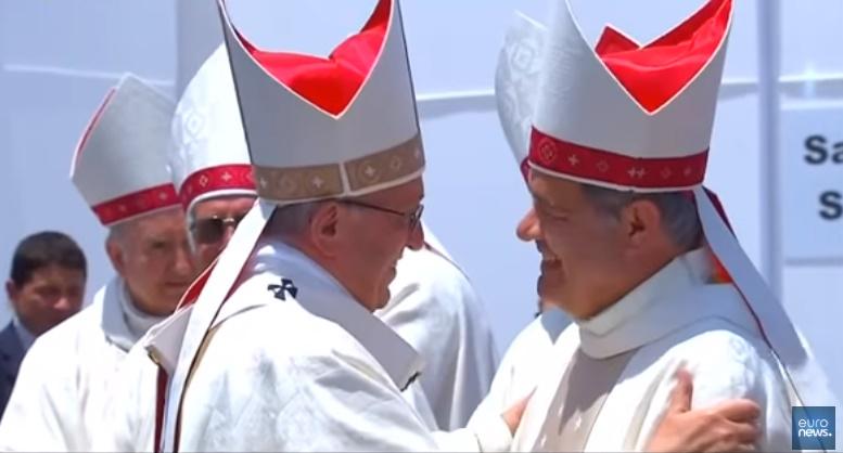 Papa Francisc cu episcopul chilian Juan Barros, Foto: Captura YouTube