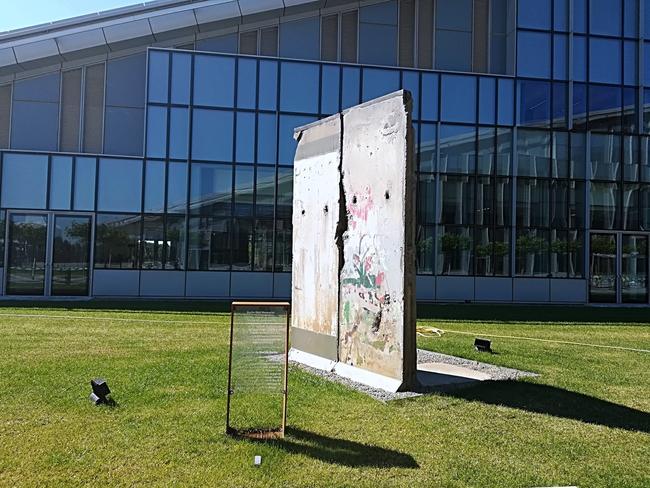 Sediul NATO - Zidul Berlinului, Foto: Hotnews