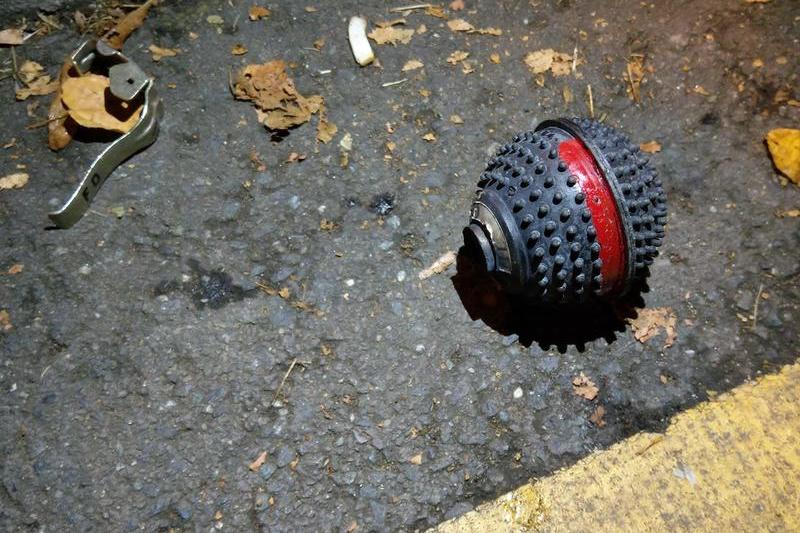 Grenada cu efect acustic neexplodata, Foto: HotNews.ro / Victor Cozmei