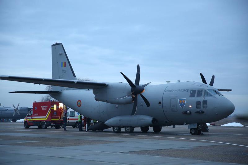 Pacienti transportati cu o aeronava C-27J Spartan, Foto: Facebook/ Ministerul Apararii Nationale, Romania - www.mapn.ro