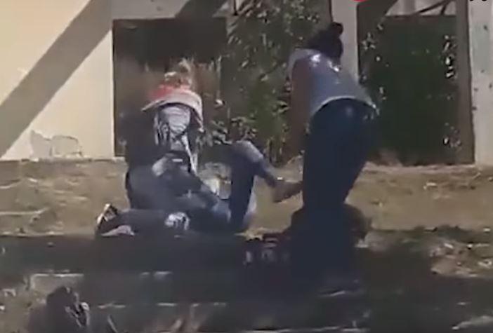 Bataie intre liceence la Puiesti, Foto: Captura YouTube