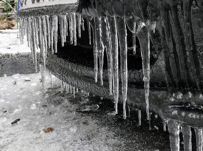 Gheata si polei pe strada, Foto: HotNews.ro / Victor Cozmei
