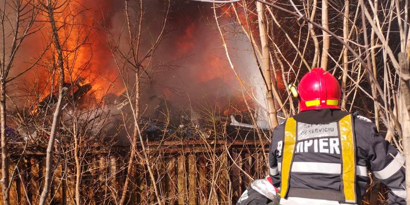 Pompieri la incendiu, Foto: ISU Bucuresti-Ilfov