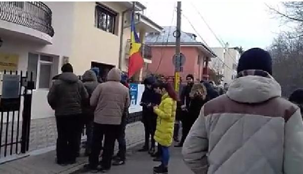 moldovenii fac coada la Iasi pentru a vota, Foto: Captura video